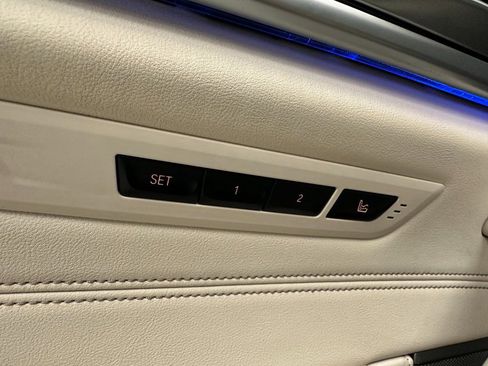 Used 2023 BMW 540i xDrive w/ Premium Package image 22