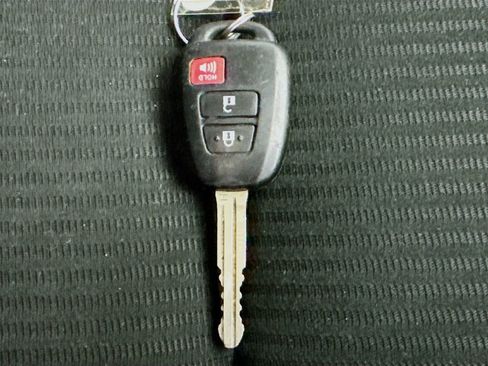 Used 2016 Toyota RAV4 LE image 29