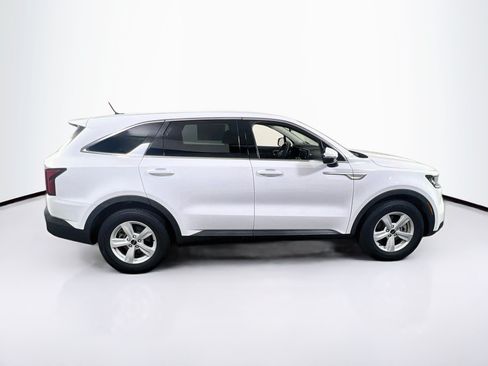 Used 2023 Kia Sorento LX FWD image 4