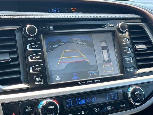 Used 2018 Toyota Highlander Limited Platinum AWD/4WD image 26