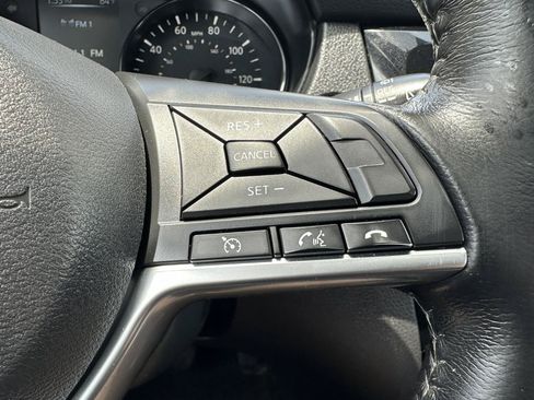 Used 2017 Nissan Rogue SV AWD/4WD image 52