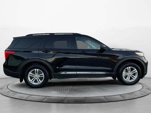 Used 2022 Ford Explorer XLT image 6
