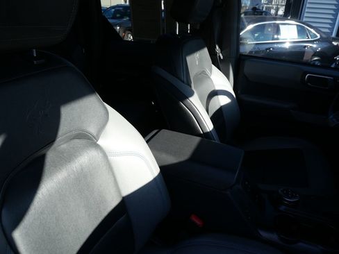 Used 2022 Ford Bronco Black Diamond w/ Sasquatch Package image 31