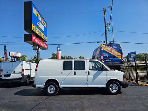 Used 2014 Chevrolet Express 2500 RWD image 3
