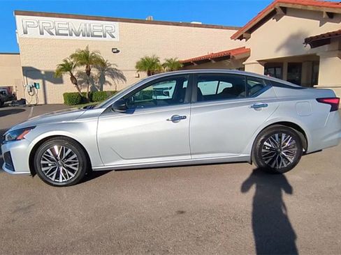 Used 2024 Nissan Altima 2.5 SV image 5