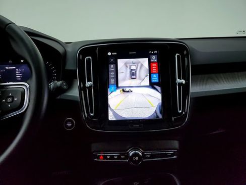 Certified 2026 Volvo XC40 B5 Plus AWD/4WD image 24