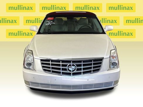 Used 2008 Cadillac DTS w/ Sun And Sound Package FWD image 15