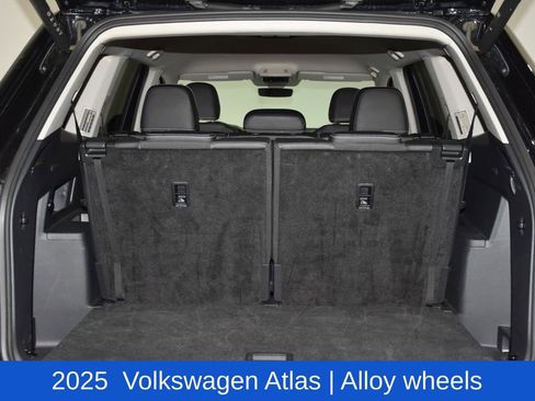 Used 2025 Volkswagen Atlas SE image 29