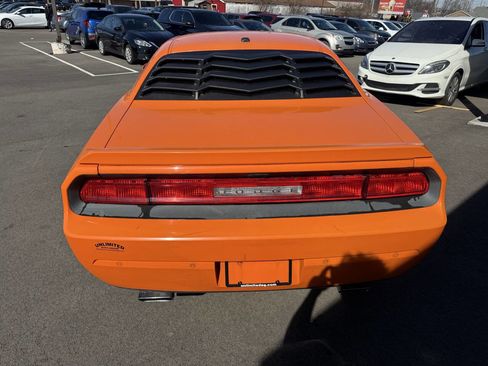 Used 2014 Dodge Challenger R/T image 9