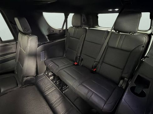 Used 2022 Chevrolet Suburban RST w/ Sport Performance Package RWD image 29