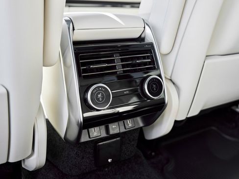 Used 2026 Land Rover Range Rover Long Wheelbase SE image 53