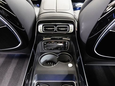 Certified 2024 Mercedes-Benz Maybach S 580 4MATIC image 32