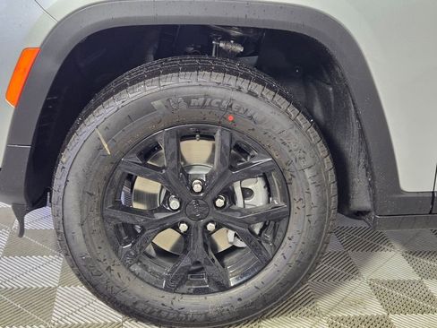 New 2025 Jeep Grand Cherokee L Laredo RWD image 5