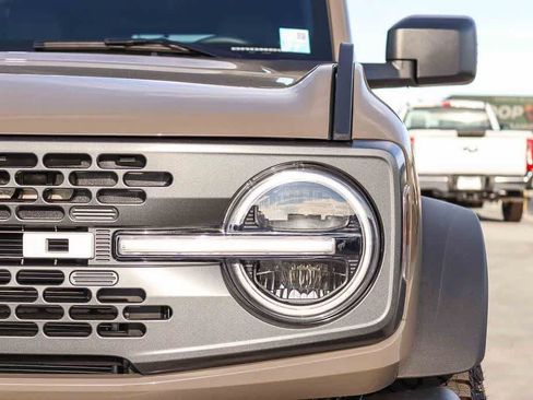 New 2026 Ford Bronco Badlands w/ Sasquatch Package AWD/4WD image 7