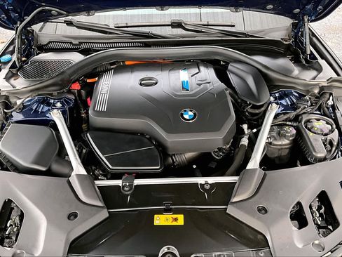 Used 2023 BMW 530e w/ Executive Package image 31