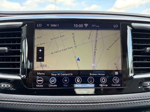 Used 2020 Chrysler Pacifica Limited FWD image 12