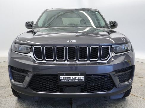 Used 2023 Jeep Grand Cherokee Laredo AWD/4WD image 12