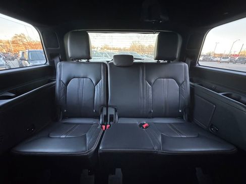 Used 2022 Ford Expedition Platinum image 32