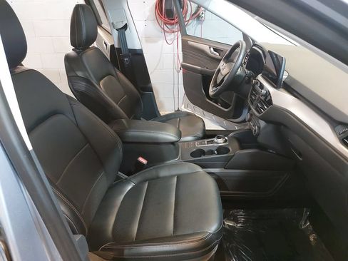 Used 2022 Ford Escape SEL w/ Technology Package FWD image 10