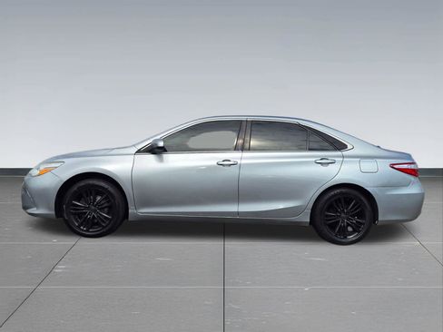 Used 2017 Toyota Camry LE FWD image 5