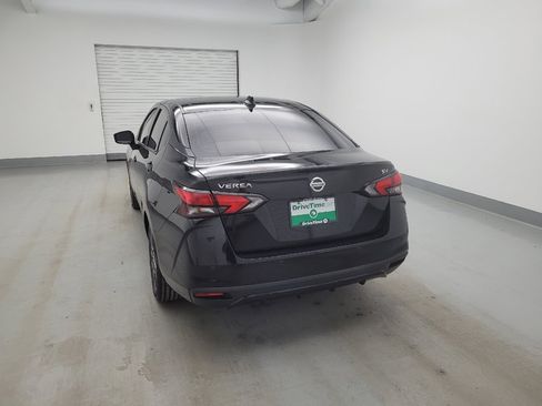 Used 2021 Nissan Versa SV FWD image 6