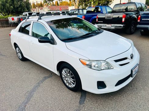 Used 2013 Toyota Corolla L FWD image 2