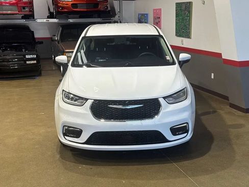 Used 2023 Chrysler Pacifica Touring-L FWD image 55