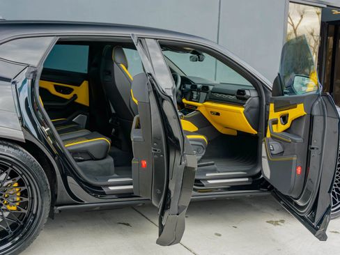 Used 2025 Lamborghini Urus SE image 64