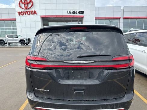 Used 2024 Chrysler Pacifica Touring-L image 23