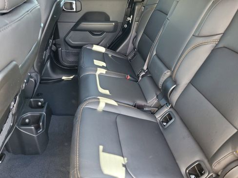 New 2025 Jeep Gladiator High Tide image 23