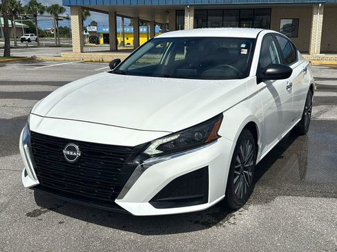 Used 2025 Nissan Altima 2.5 SV FWD image 1