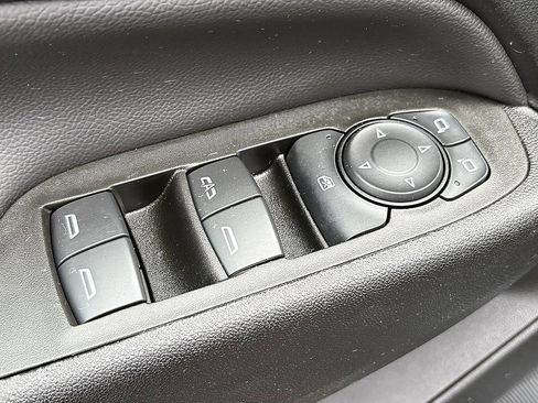 Used 2024 Chevrolet Equinox LT FWD image 17