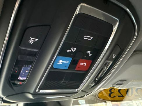 Used 2023 Jeep Grand Cherokee Limited w/ Luxury Tech Group II AWD/4WD image 27