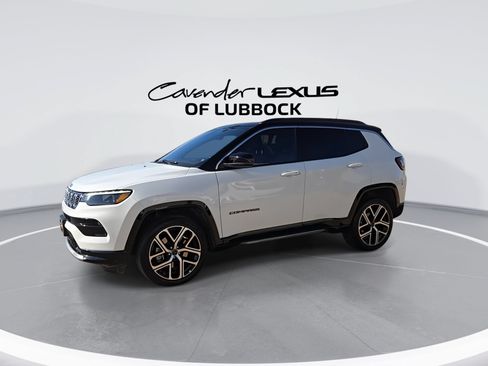 Used 2025 Jeep Compass Limited w/ Elite Group AWD/4WD image 5