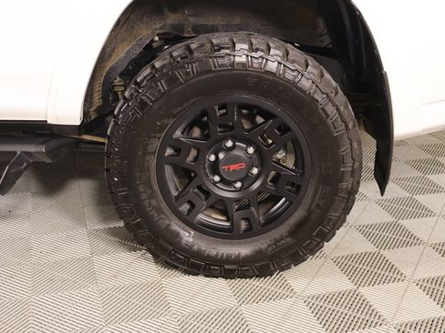 Used 2023 Toyota 4Runner SR5 AWD/4WD image 18