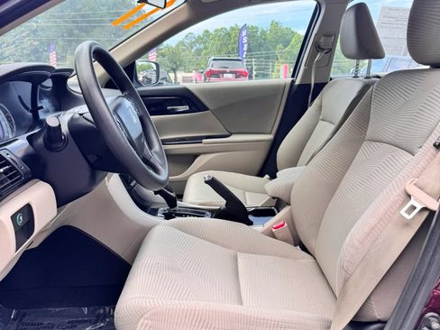 Used 2017 Honda Accord LX image 8