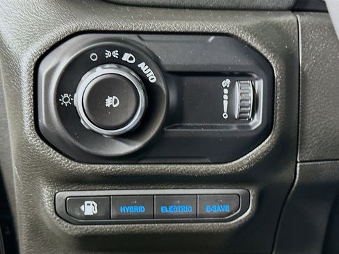Used 2023 Jeep Wrangler Unlimited Sahara w/ Cold Weather Group AWD/4WD image 17