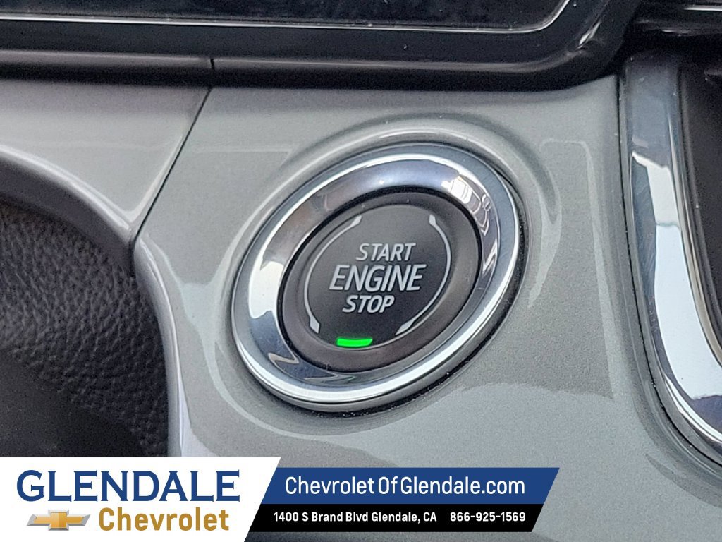 Used 2025 Chevrolet Trax LT FWD image 25