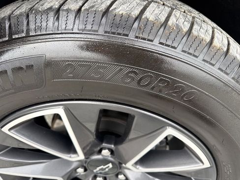 Used 2021 Chevrolet Suburban Z71 image 36