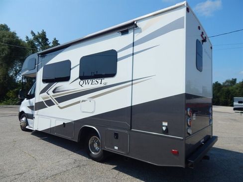 Used 2023 Mercedes-Benz Sprinter 3500 image 2