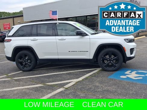 Used 2023 Jeep Grand Cherokee Altitude AWD/4WD image 5