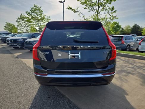 Used 2024 Volvo XC90 B5 Core image 8