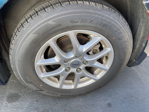 Used 2023 Chrysler Pacifica Touring-L FWD image 3