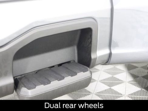 Certified 2025 Ford F450 Platinum w/ FX4 Off-Road Package image 31