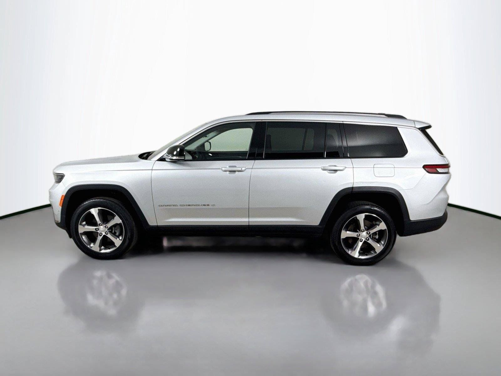 Used 2023 Jeep Grand Cherokee L Limited w/ Luxury Tech Group II AWD/4WD image 8