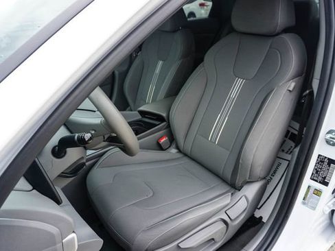 Used 2025 Hyundai Elantra Sport FWD image 12