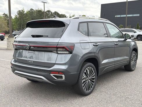 New 2026 Volkswagen Taos SE FWD image 5