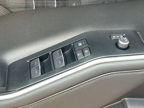 New 2026 Toyota Highlander Platinum image 8