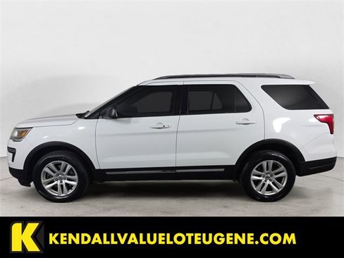 Used 2018 Ford Explorer XLT image 2
