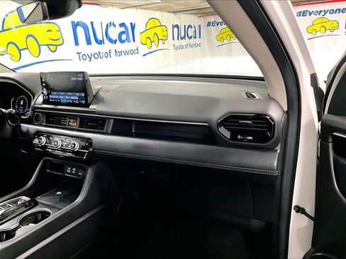Used 2024 Honda Pilot Touring image 13